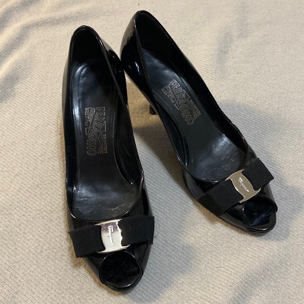 Vintage ferragamo 7.5 pumps